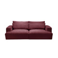 **Bequeme rote Sofa mit geraden Linien und weichen Kissen**